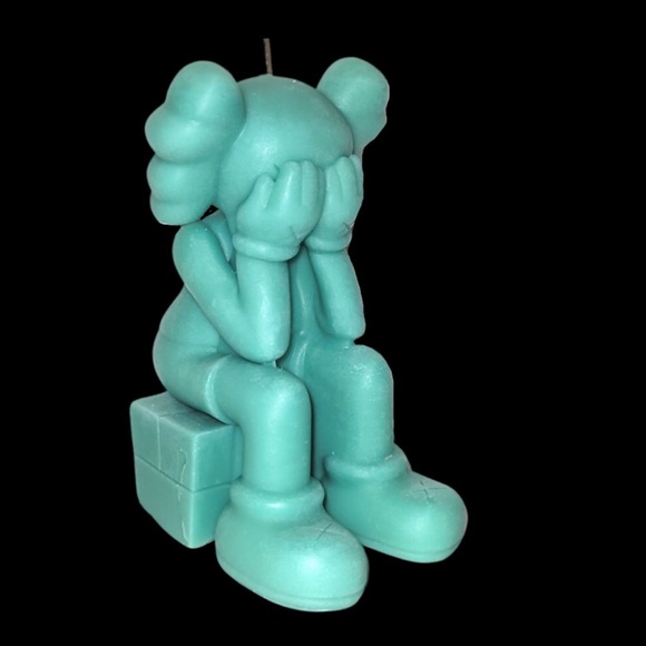 Designer Custom Hand Poured Kaws Street Art Candle Decor - Picture 4 of 16